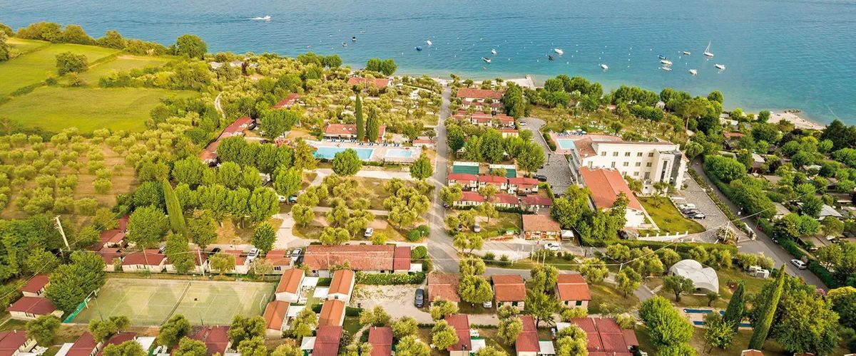 budynek główny, obiekt