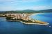 teren hotelu, plaża, góry
