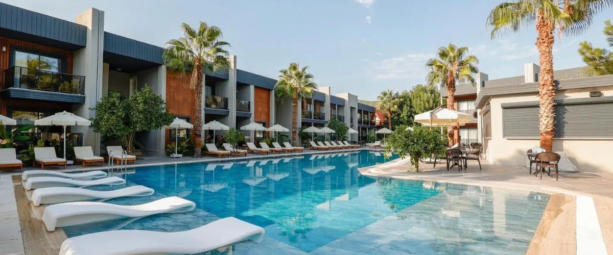 obiekt, teren hotelu, basen