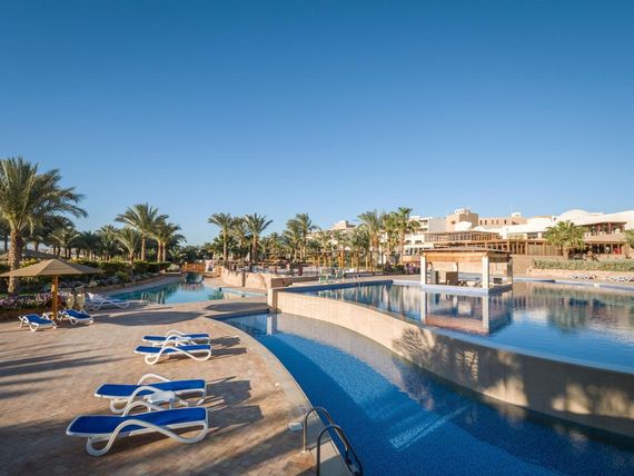 teren hotelu, basen, pool bar