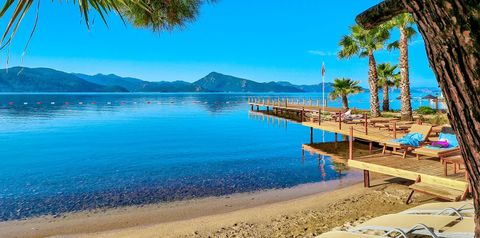 teren hotelu, plaża, góry