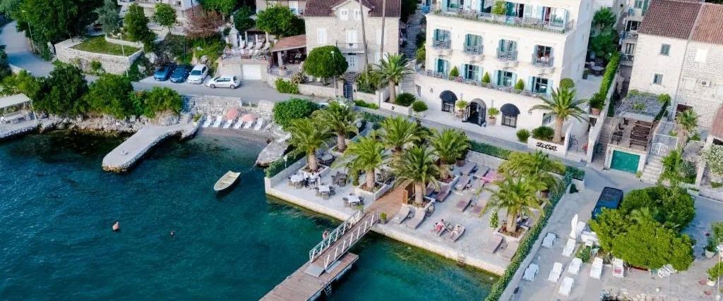 obiekt, teren hotelu