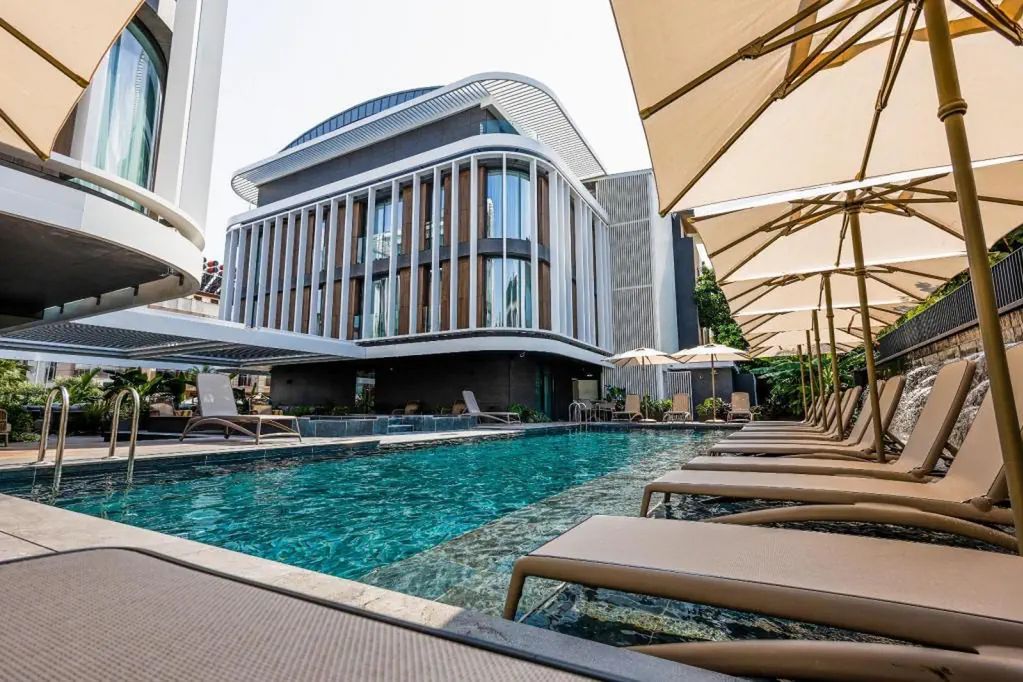 obiekt, teren hotelu, basen