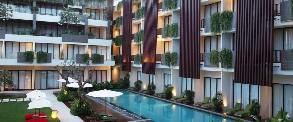 budynek główny, basen