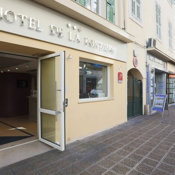 De La Fontaine — Nicea, Francja