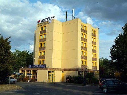 Les Relais Bleus De Gonesse