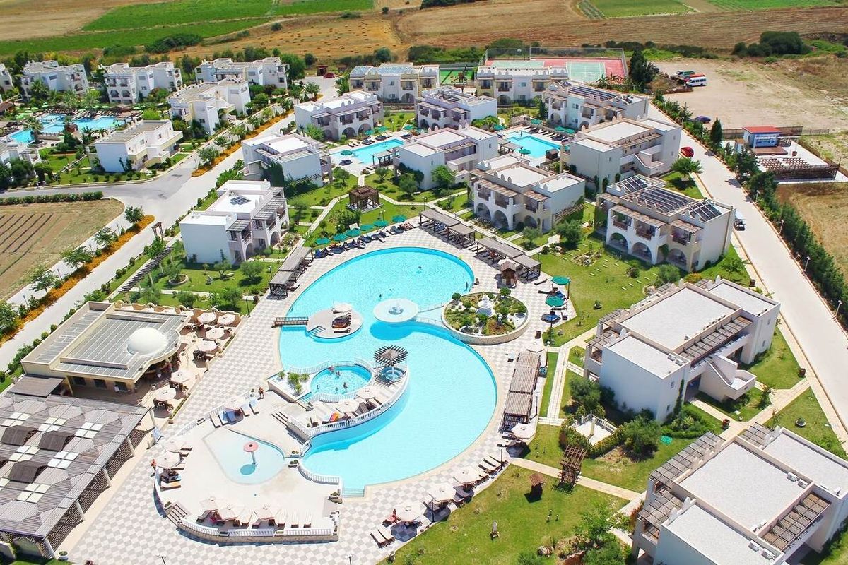 obiekt, teren hotelu, basen