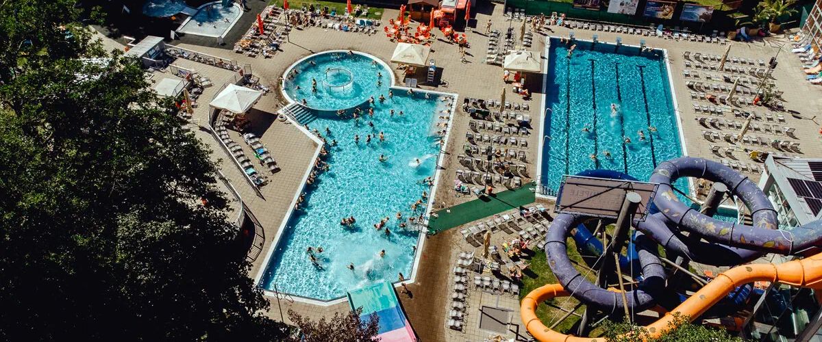 basen, aquapark, zjeżdżalnia