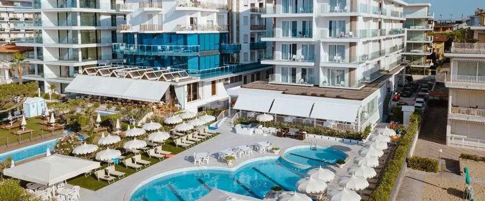 budynek główny, basen