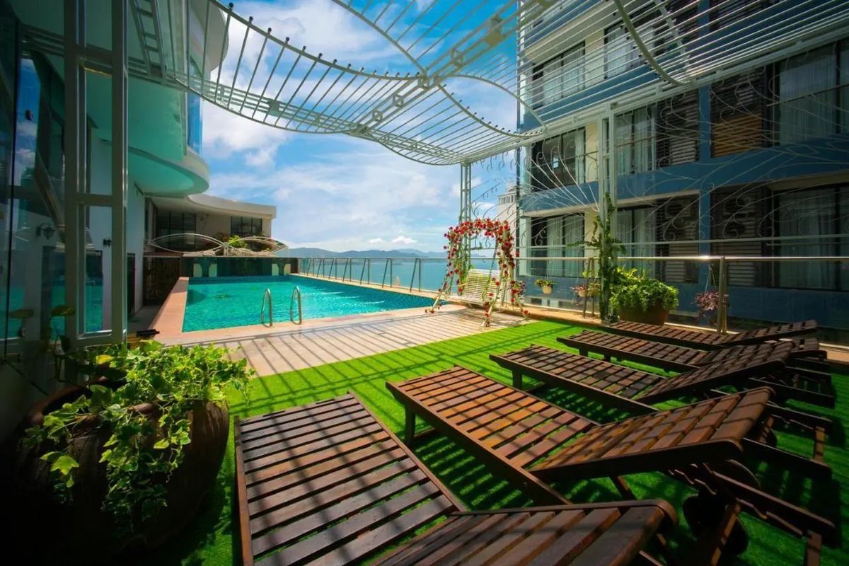 góry, teren hotelu, basen