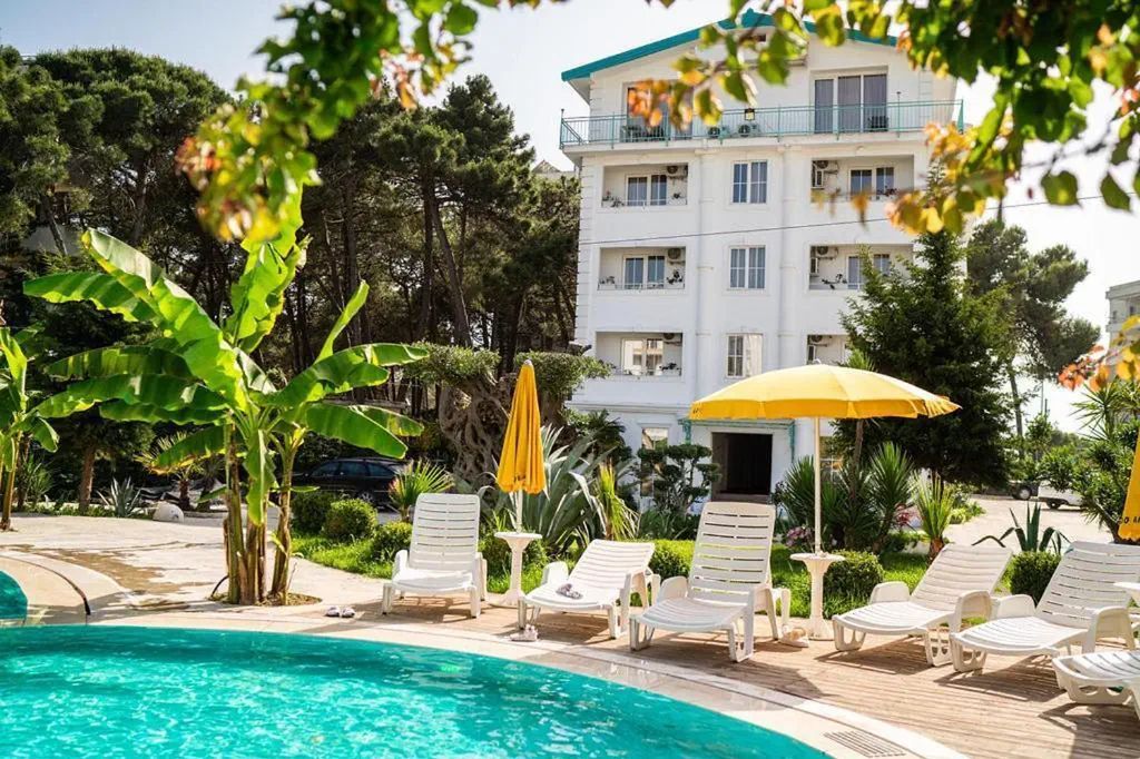 obiekt, teren hotelu, basen