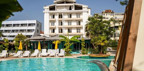 obiekt, teren hotelu, basen