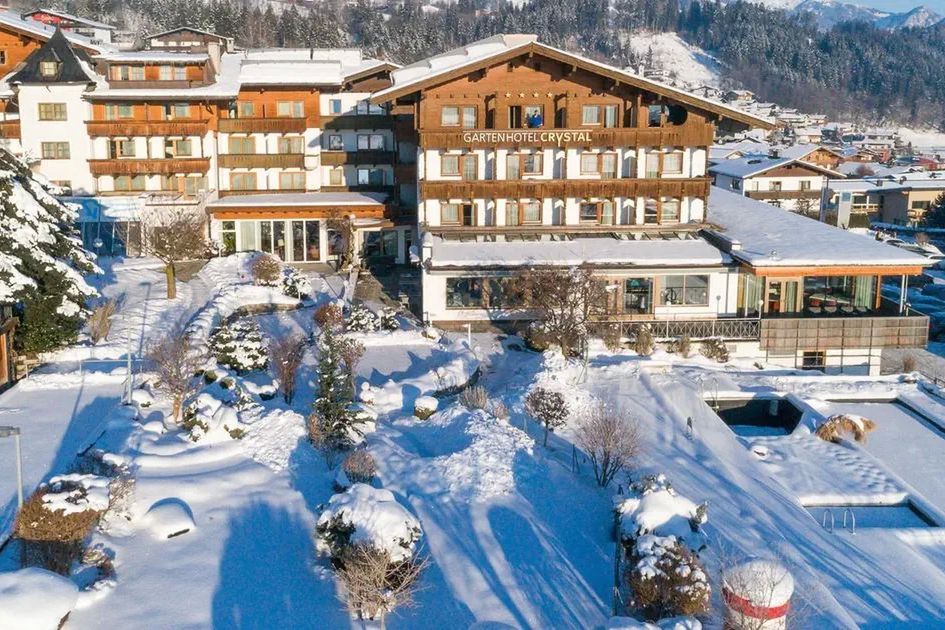 basen, budynek główny