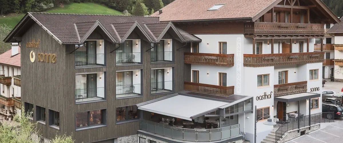 teren hotelu, budynek główny, obiekt