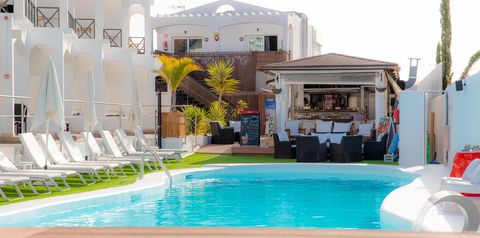 obiekt, teren hotelu, basen, pool bar