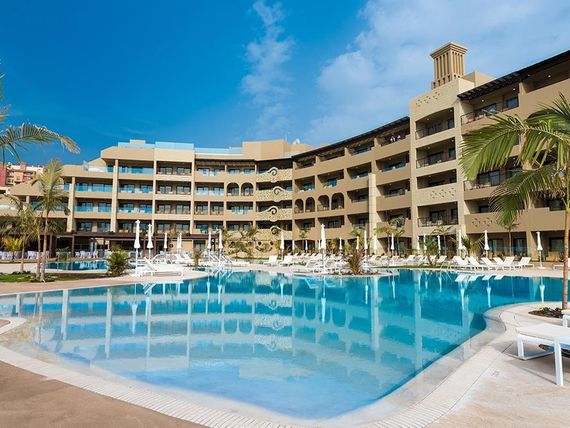 obiekt, teren hotelu, basen