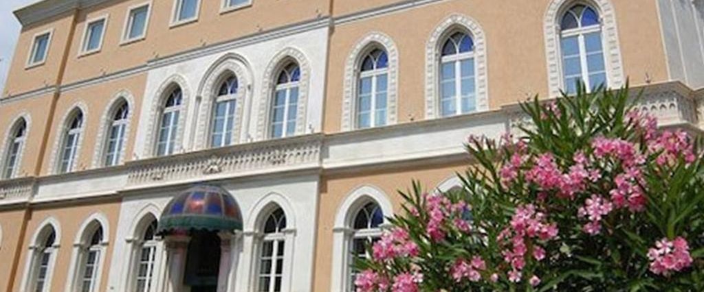 budynek główny, teren hotelu