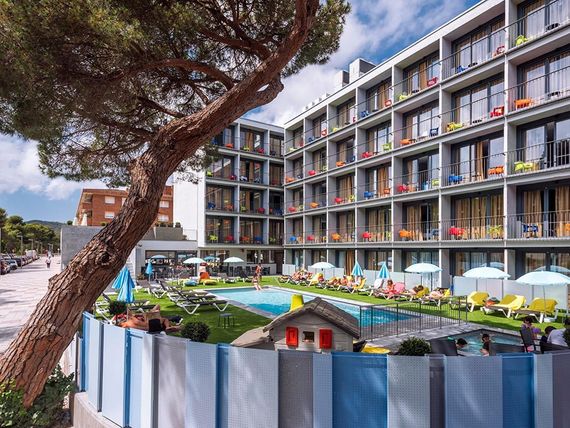 teren hotelu, basen, dla dzieci
