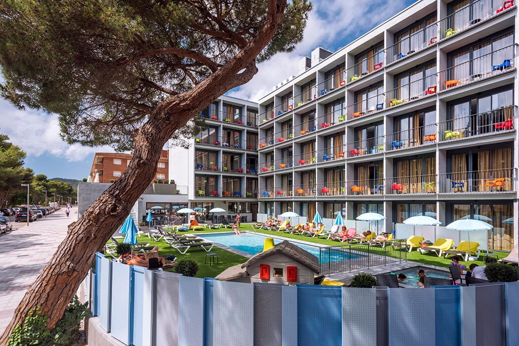 teren hotelu, basen, dla dzieci