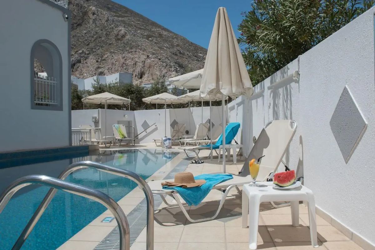 teren hotelu, góry, basen