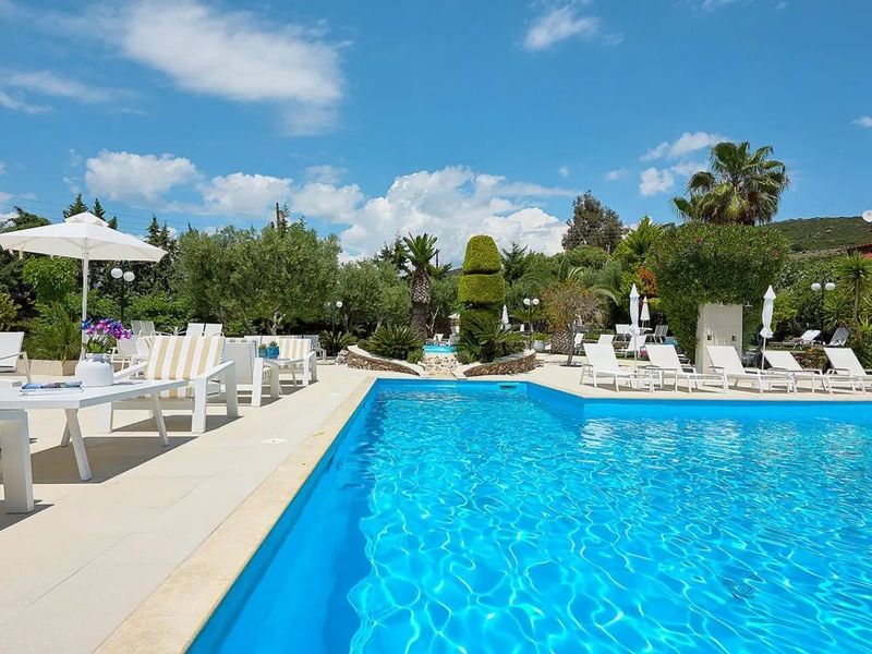 Glavas Inn