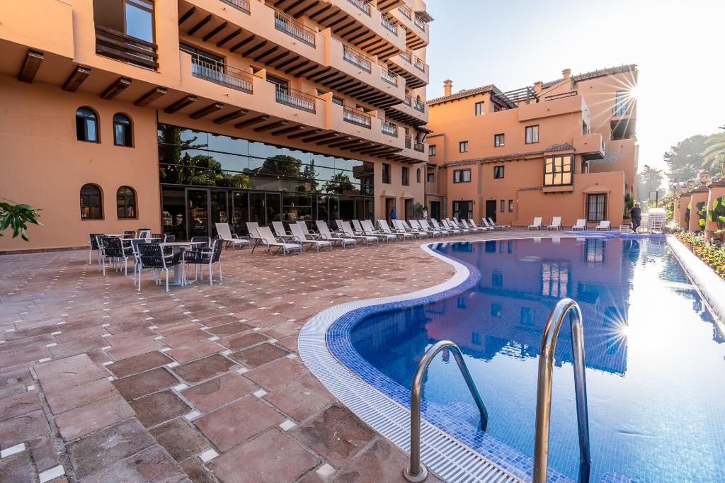 obiekt, teren hotelu, basen