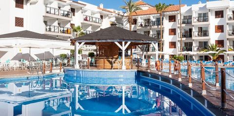 teren hotelu, basen, pool bar