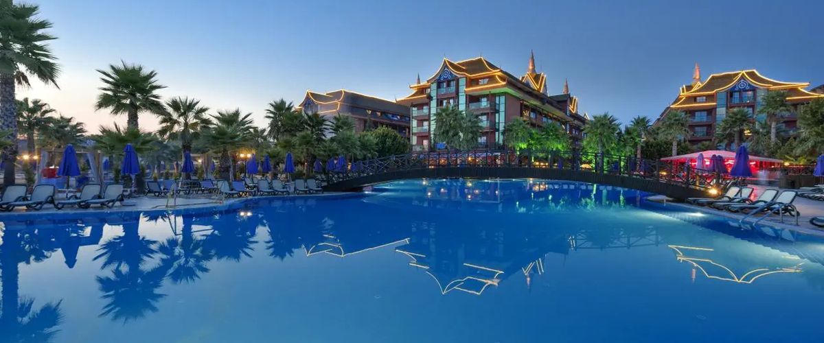 obiekt, teren hotelu, basen