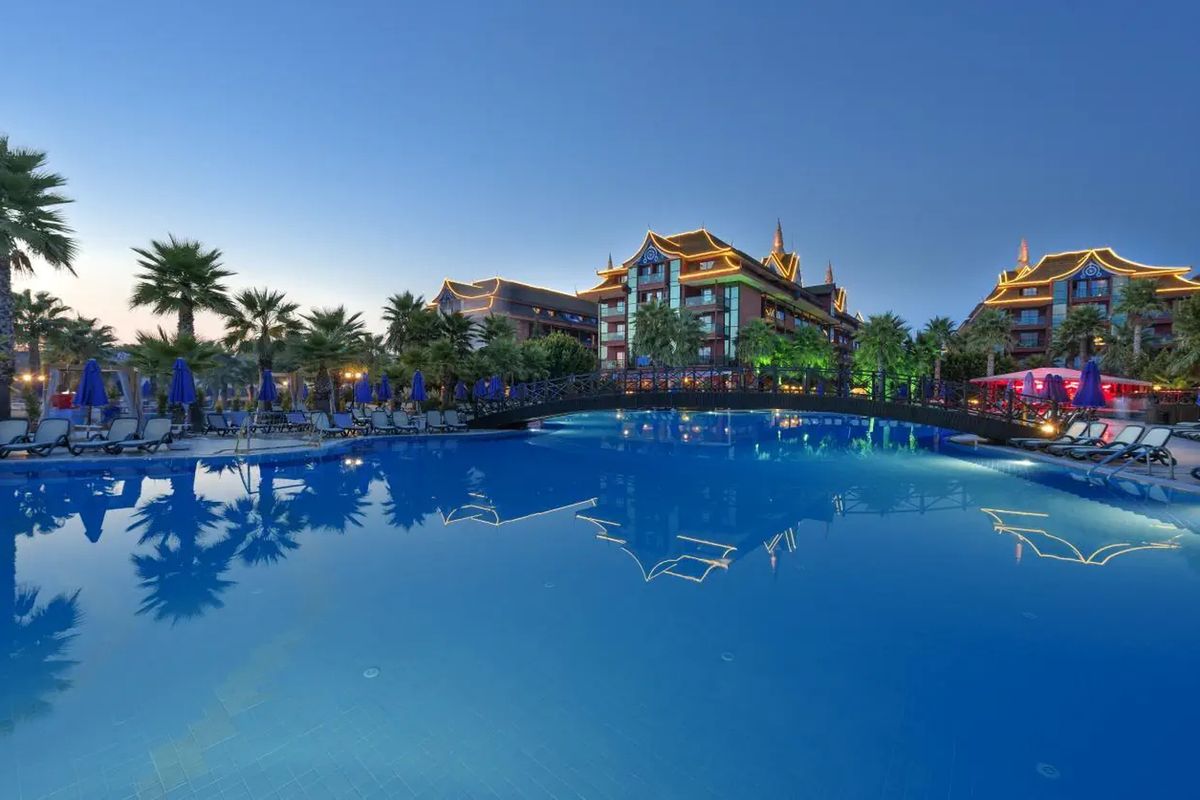 obiekt, teren hotelu, basen