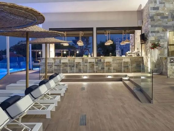 basen, drink bar
