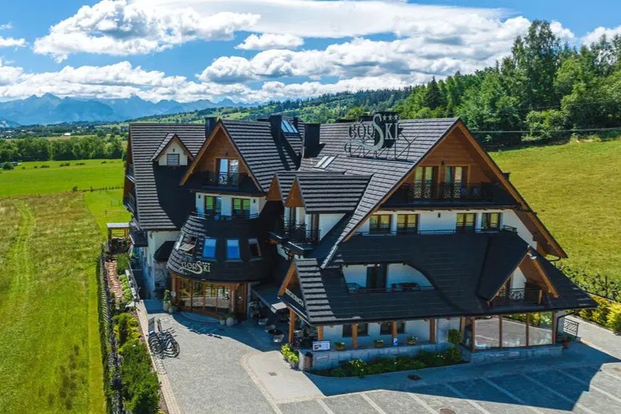 obiekt, budynek główny, teren hotelu