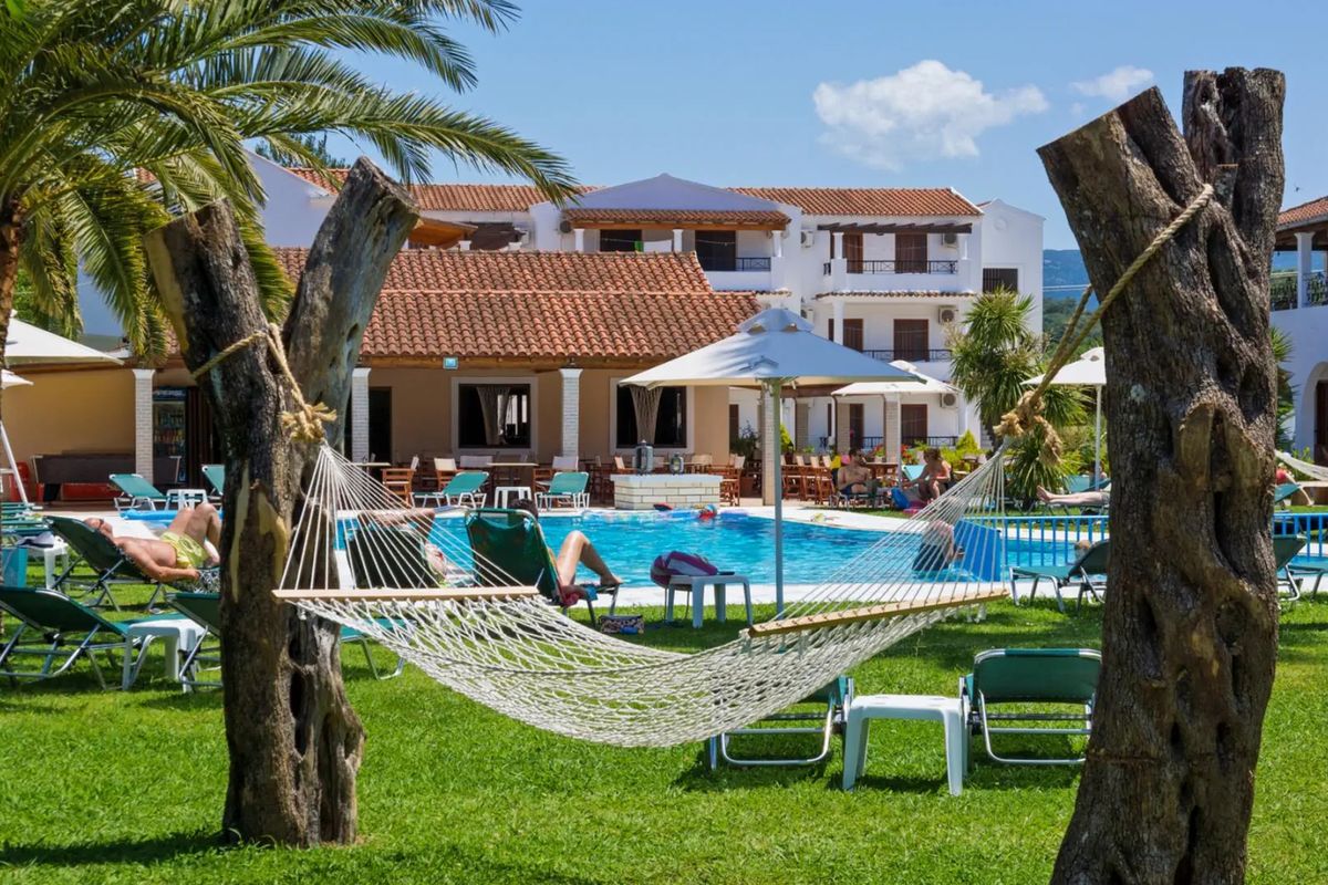 obiekt, teren hotelu, basen