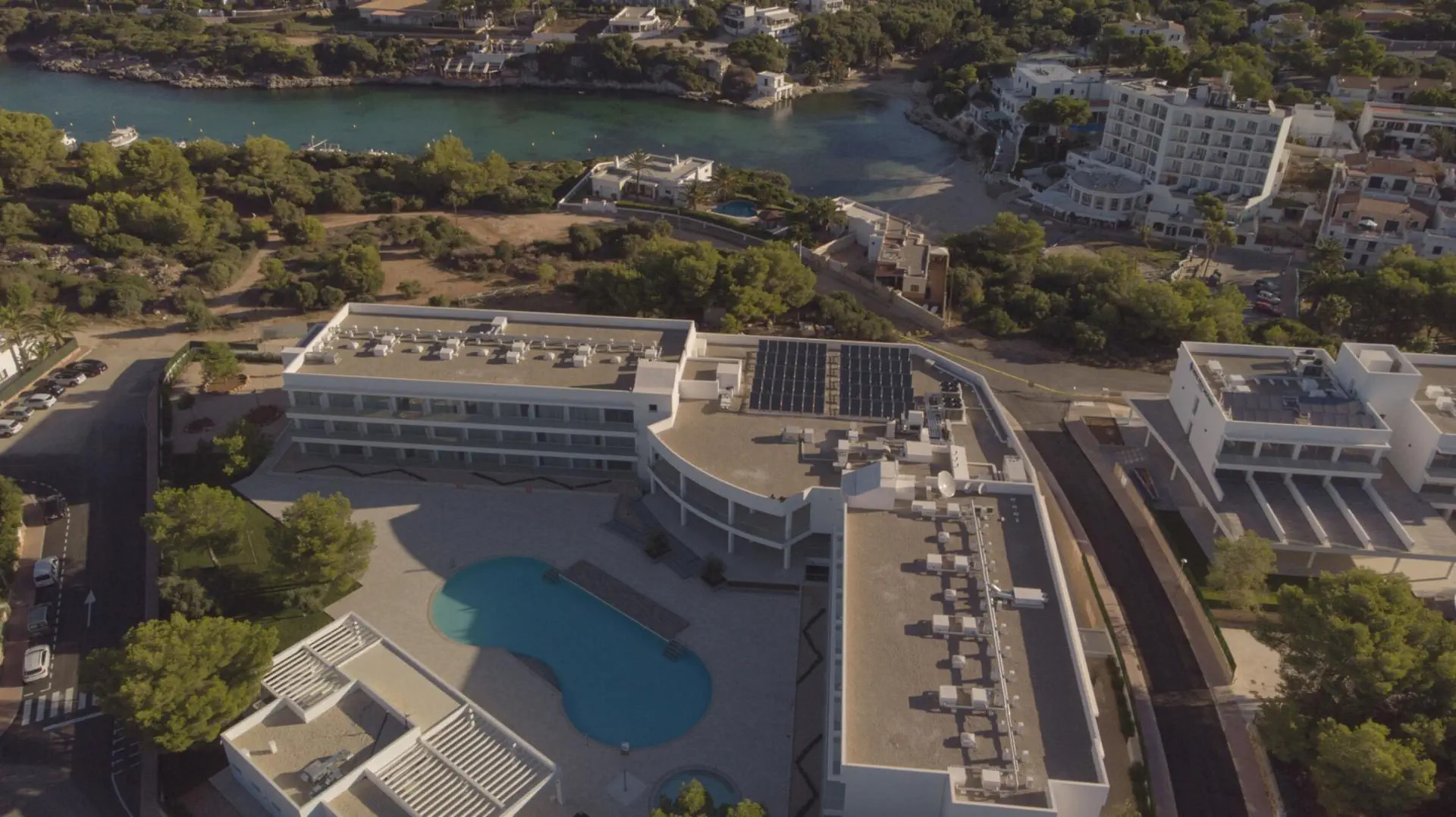 basen, teren hotelu, obiekt