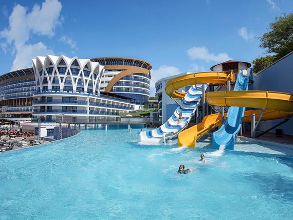 basen, aquapark, zjeżdżalnia