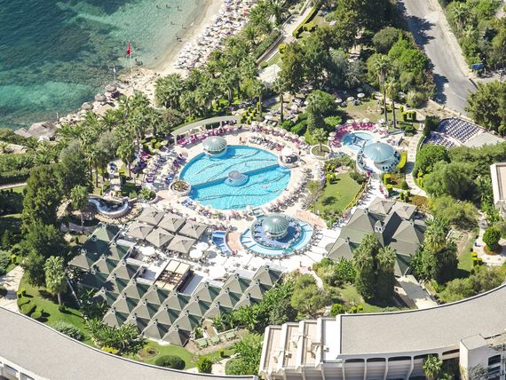 teren hotelu, basen, plaża