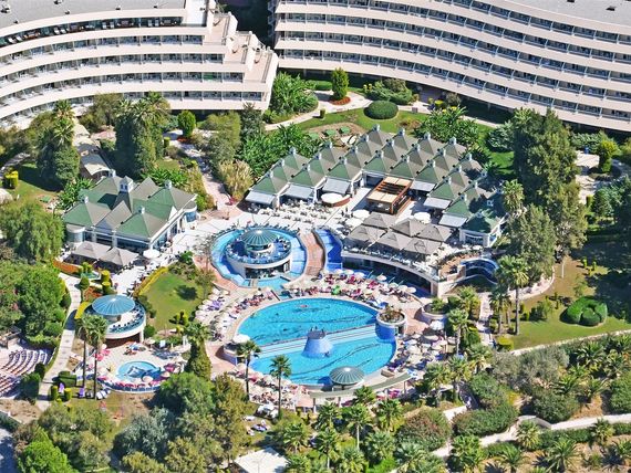 teren hotelu, basen, pool bar