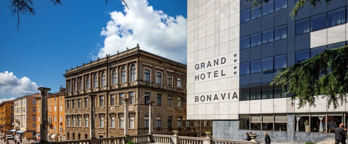 obiekt, teren hotelu