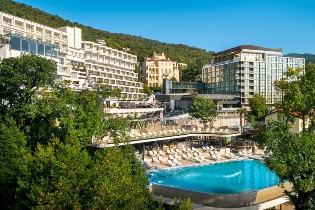 obiekt, teren hotelu, basen