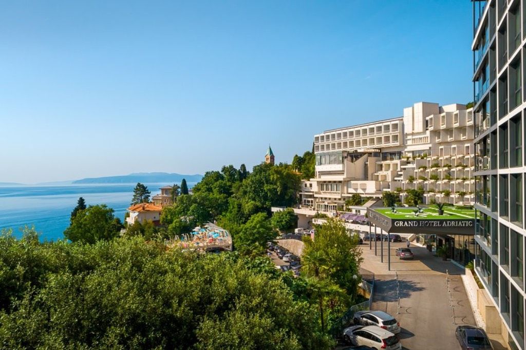 budynek główny, teren hotelu