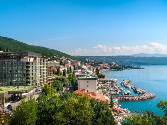 obiekt, teren hotelu