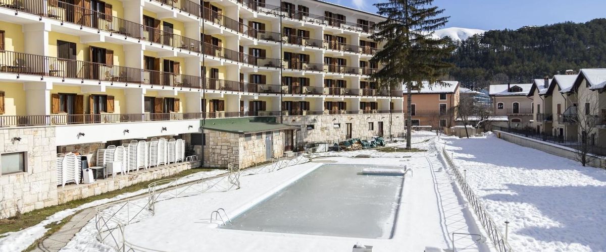 teren hotelu, basen, obiekt