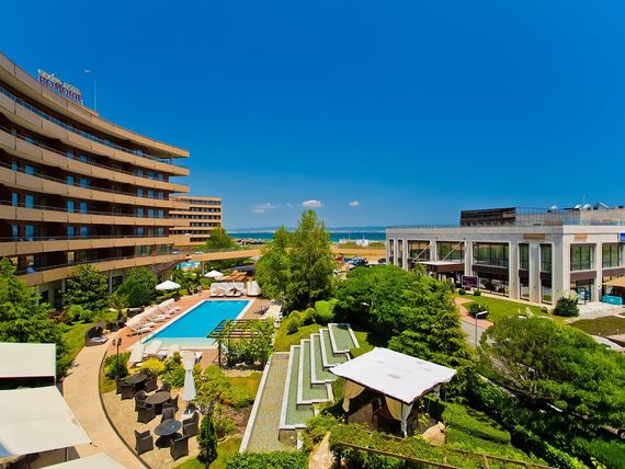 obiekt, teren hotelu, basen