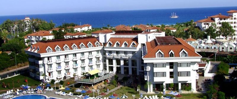 teren hotelu, basen, zjeżdżalnia