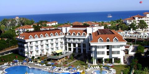 teren hotelu, basen, zjeżdżalnia