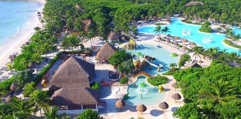 teren hotelu, basen, zjeżdżalnia, plaża