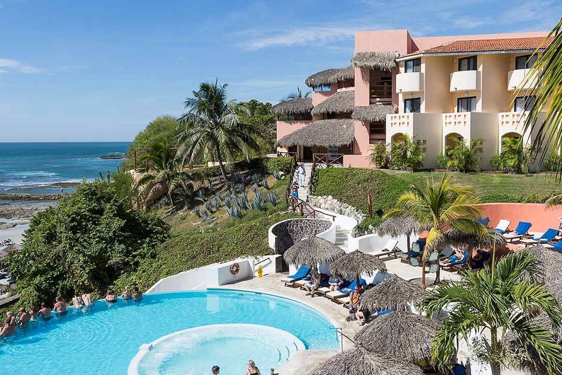 teren hotelu, plaża, basen