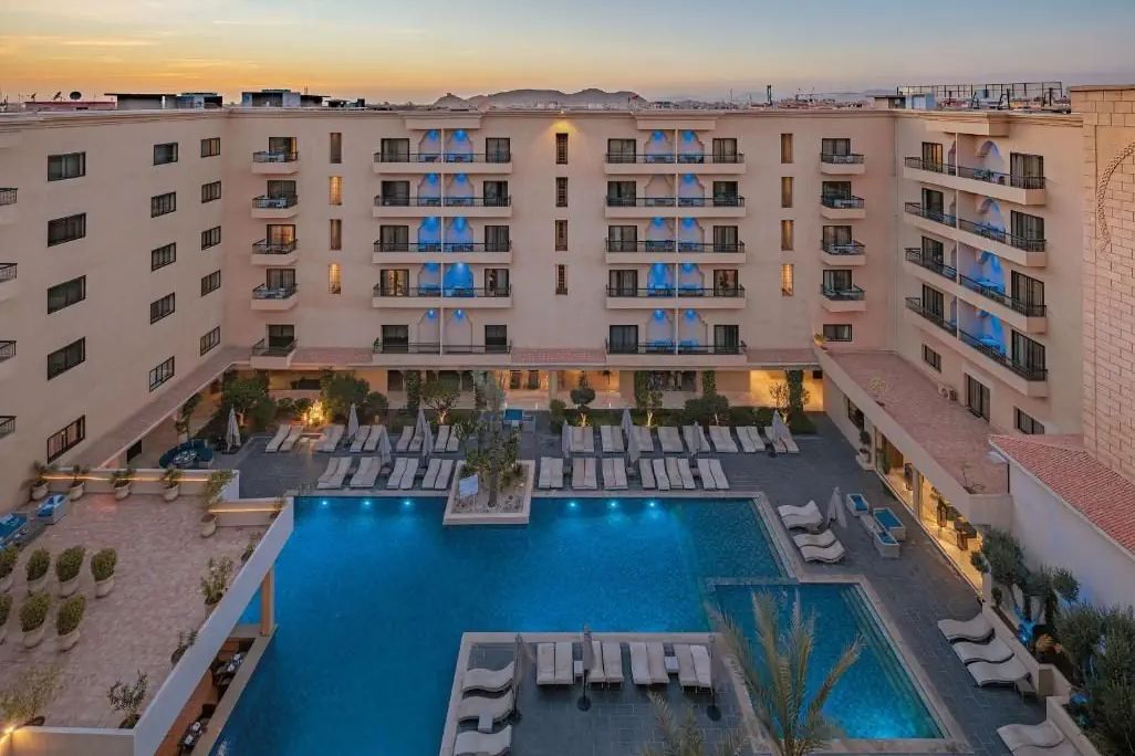 teren hotelu, basen, obiekt