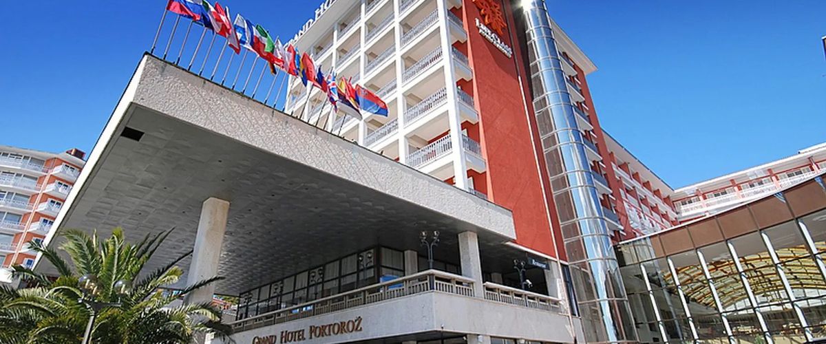 obiekt, budynek główny, teren hotelu