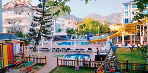 zjeżdżalnia, basen, teren hotelu