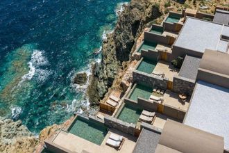 Acro Suites